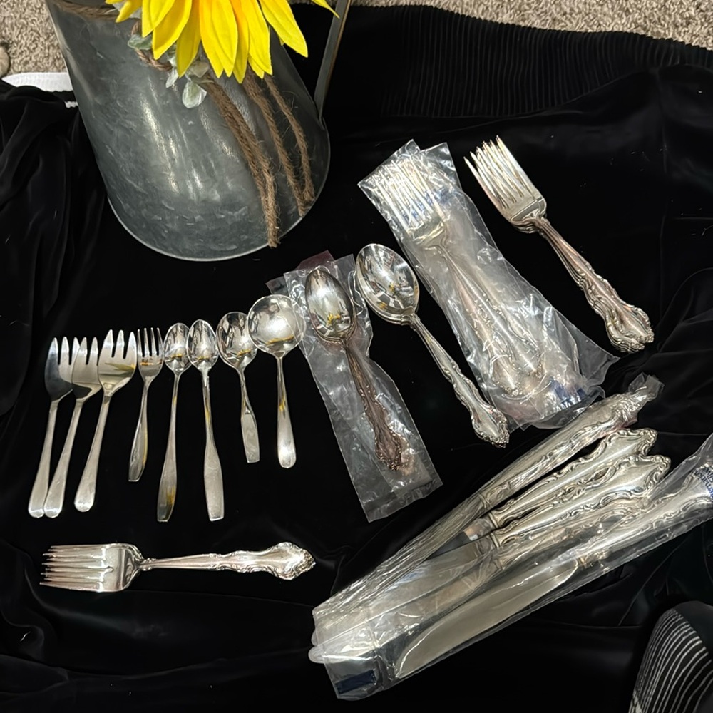 Vintage lot 39 piece international deep silver with a few mixed vintage items